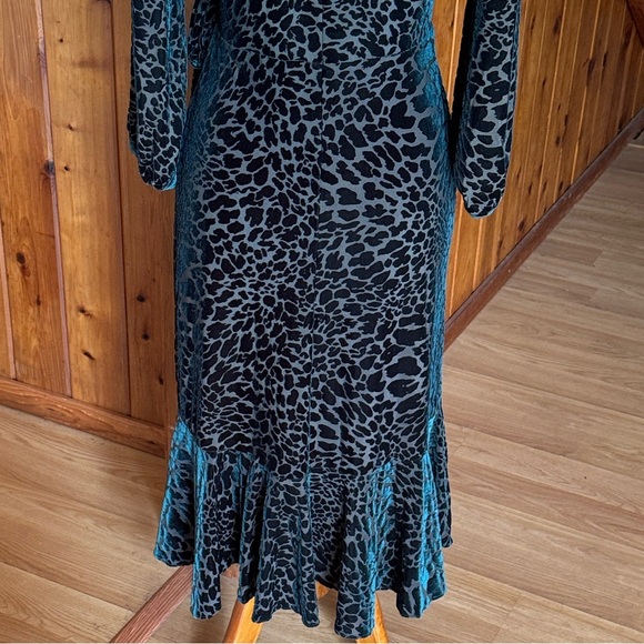 Calvin Klein size 4 velvet burnout Green Animal Print Long Sleeve Dress - Picture 8 of 12